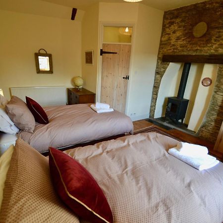 Holwell Holistic Retreat Acomodação com café da manhã Barnstaple Exterior foto