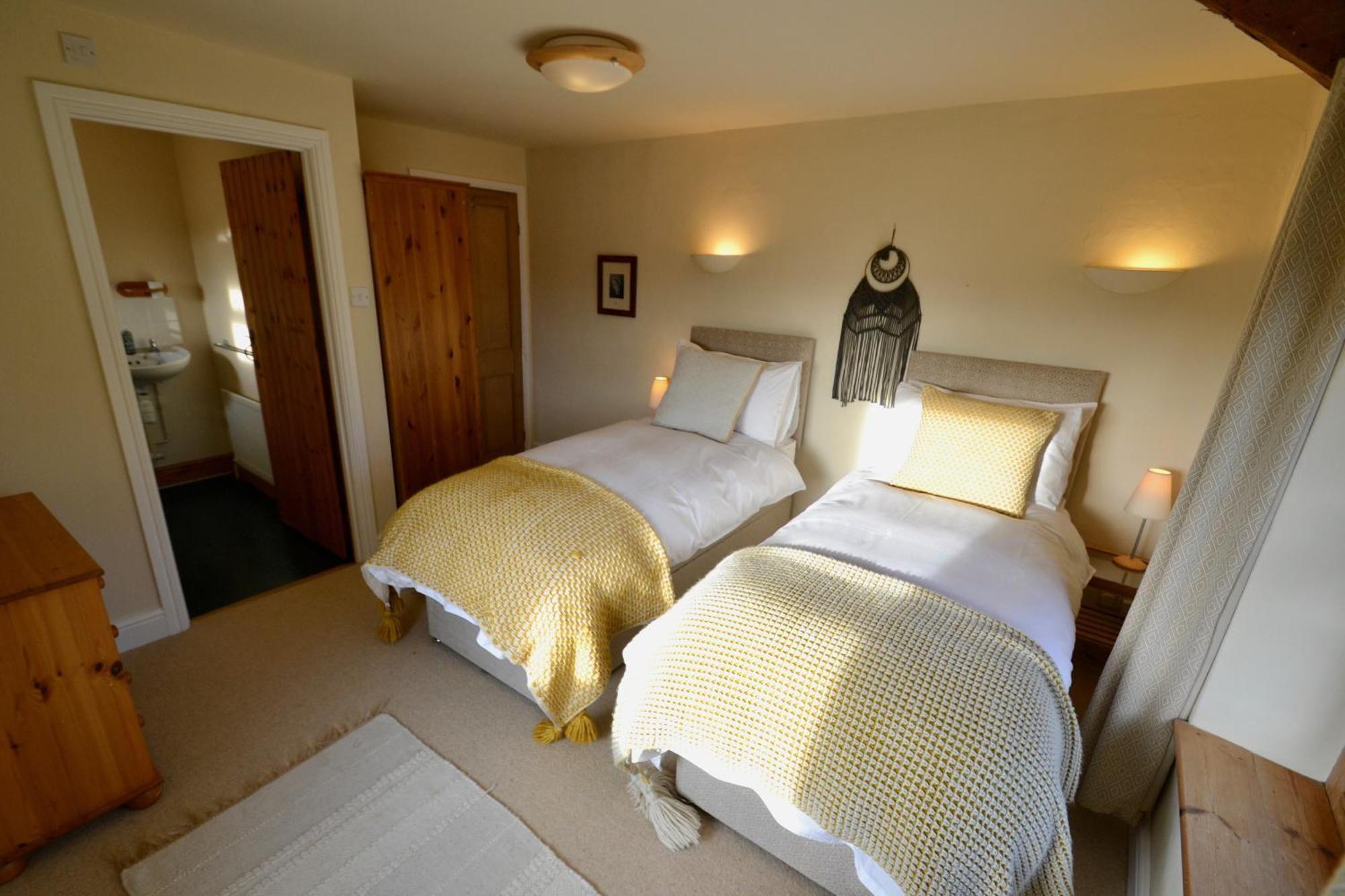 Holwell Holistic Retreat Acomodação com café da manhã Barnstaple Quarto foto