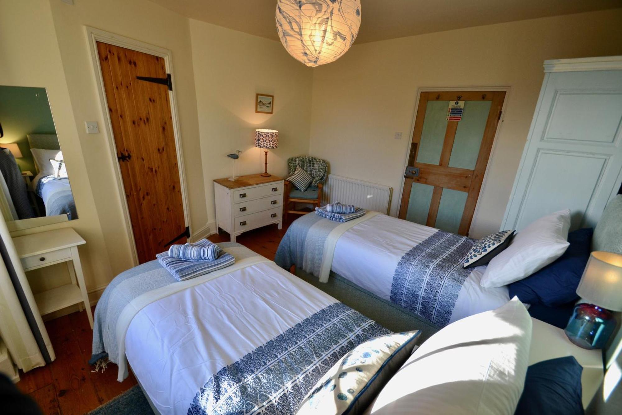 Holwell Holistic Retreat Acomodação com café da manhã Barnstaple Quarto foto